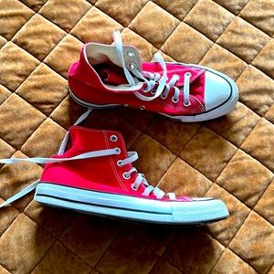 Barely worn converse high tops in iconic red